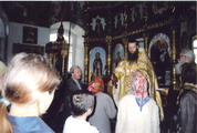 Настоятель Петропавловской церкви Салаира принимает паломников